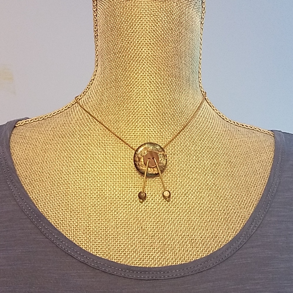 Handmade button shell necklace - Picture 2 of 4